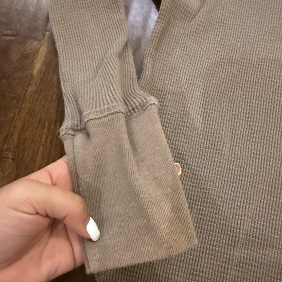 Aritzia The Group by Babaton Thermal Cowl Neck Long Sleeve Taupe size XXS - Picture 8 of 14